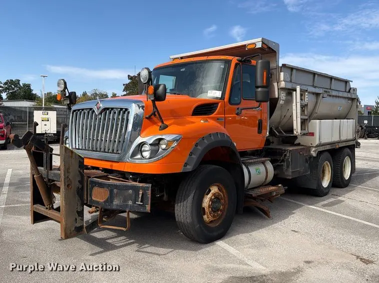 2014 International 7600 SBA dump truck