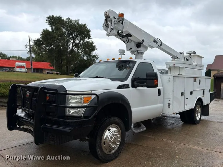 2015 Ford F450 Super Duty bucket truck