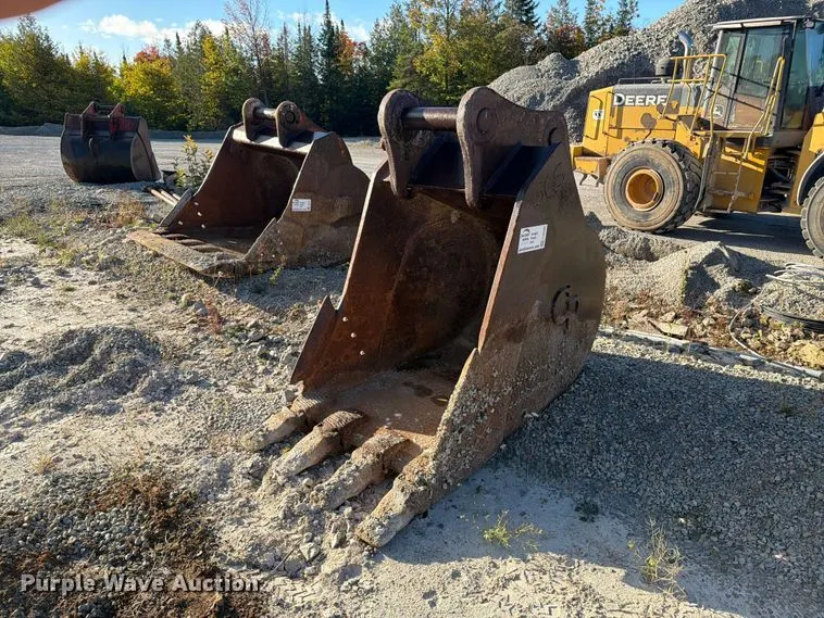 C&P Attachments Komatsu PC300-6 excavator bucket