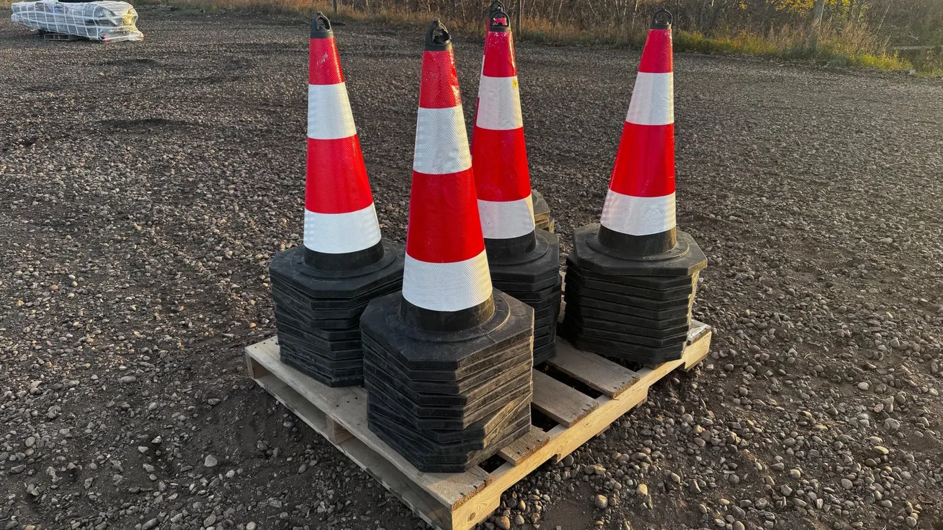 (50) Traffic Cones