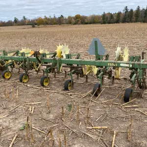 John Deere RM 7-Row 3-Point Cultivator
