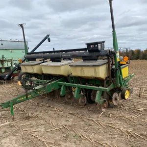 John Deere 7200 Conservation Max Emerge 6-Row Planter