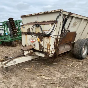 Kuhn Knight Slinger 8132 Pro Twin Spreader