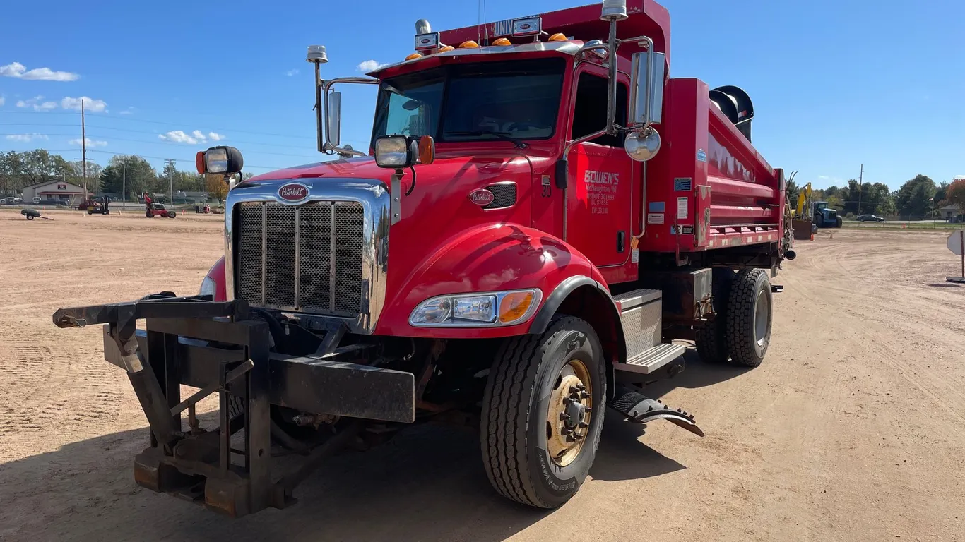 2005 Peterbilt Plow Truck (Has WI Title)