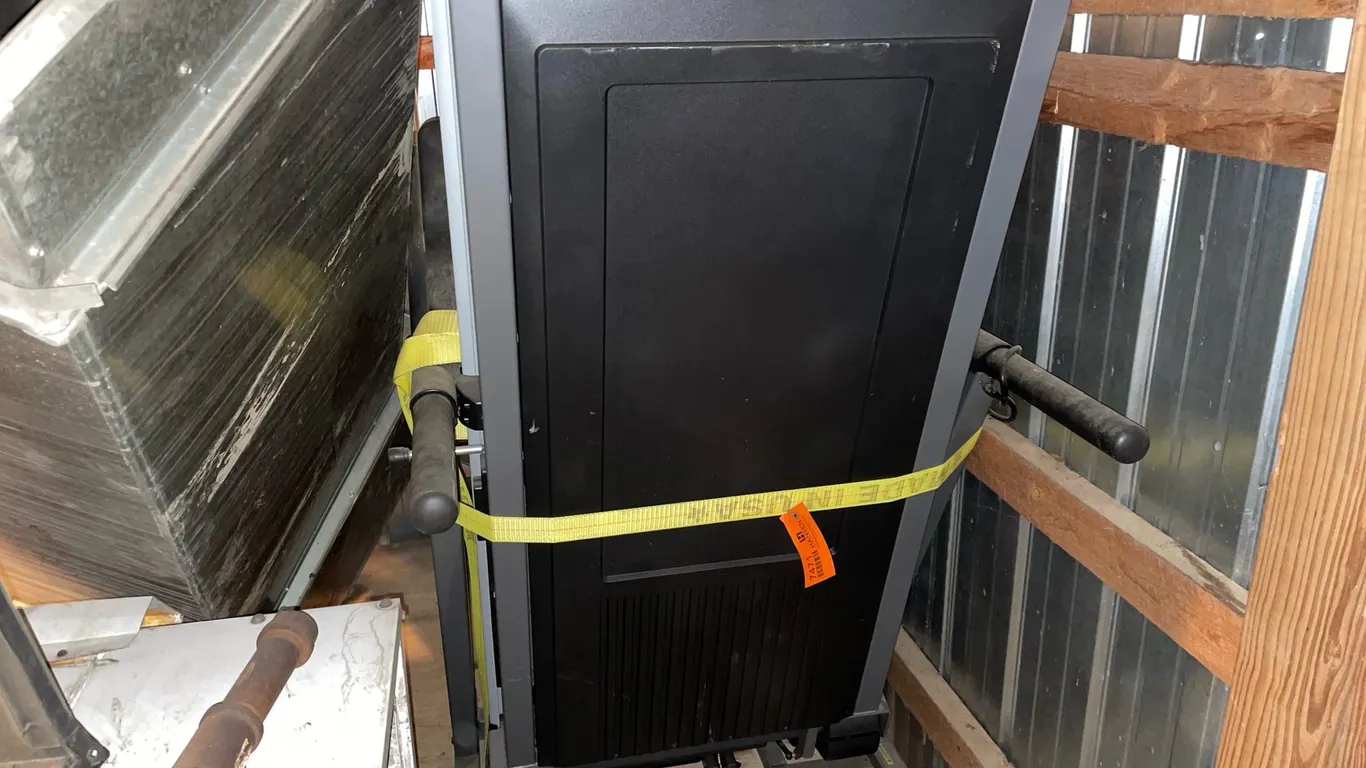 (1) Folding Treadmill