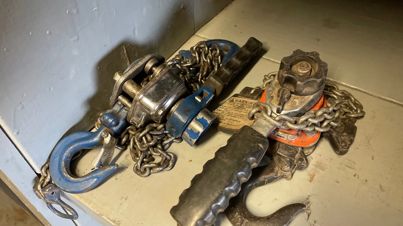 (2) Lever Chain Hoists