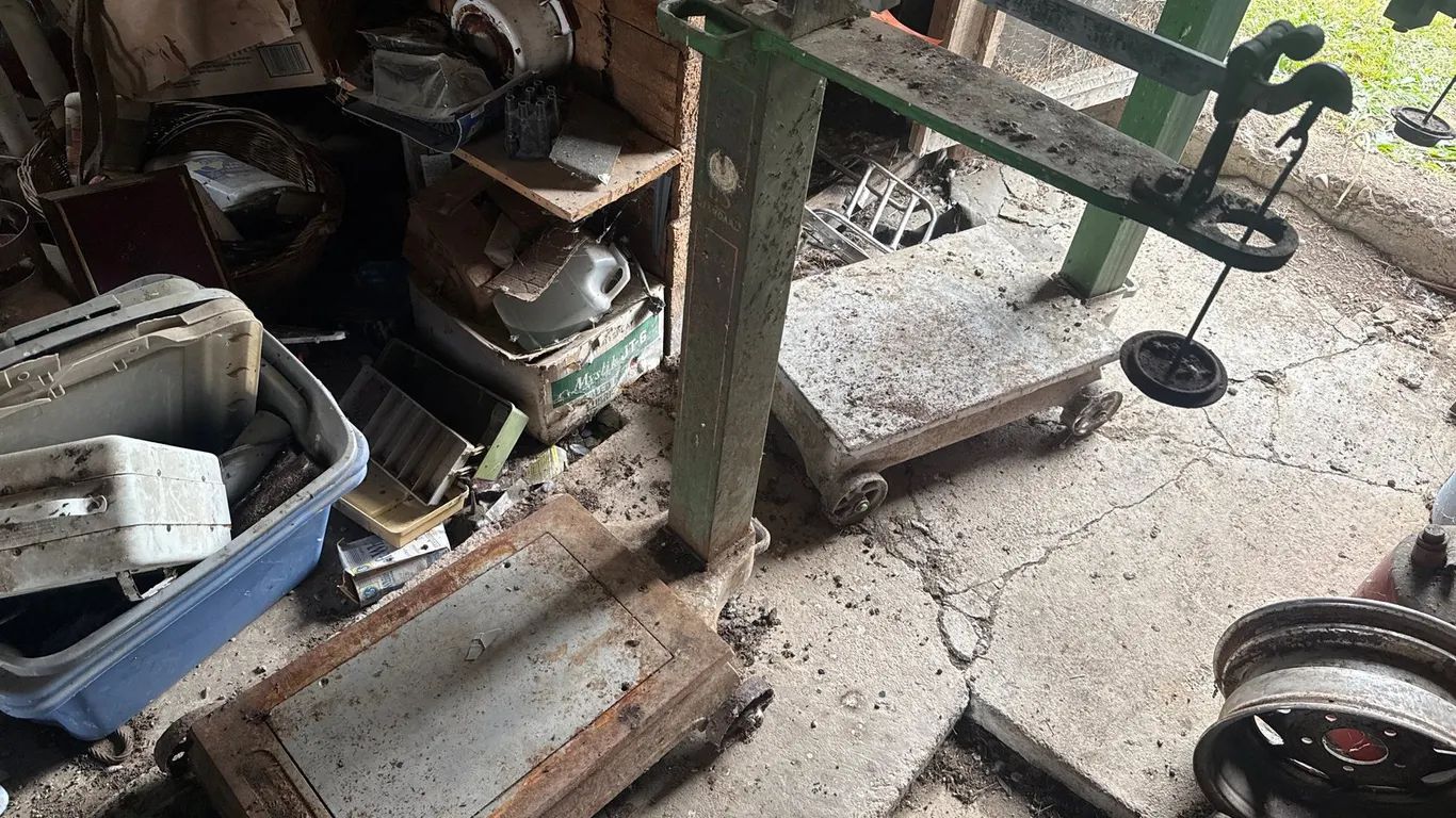 (1) US Standard Mechanical Platform Beam Scale
