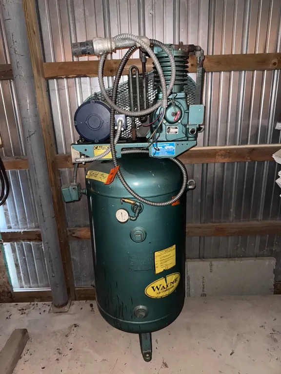 (1) DresserWayne Vertical Air Compressor