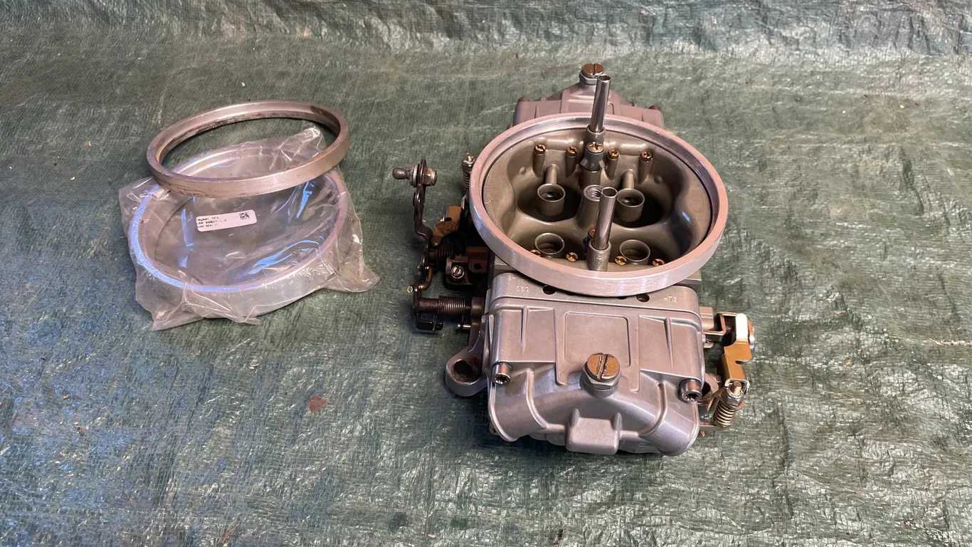 Holley 4150 4 Barrel Carburetor with (2) Air Cleaner Spacer Rings