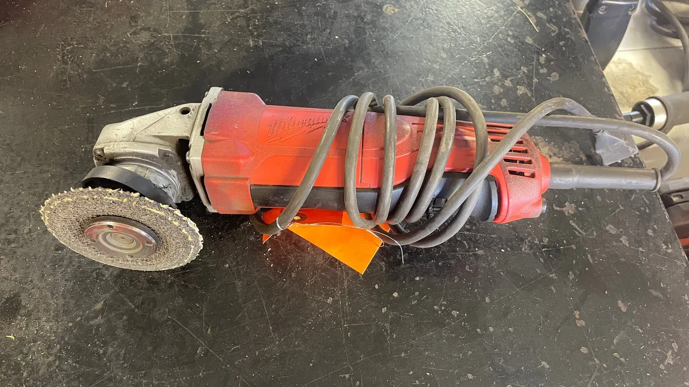 Milwaukee 4-1/2" Grinder/Sander