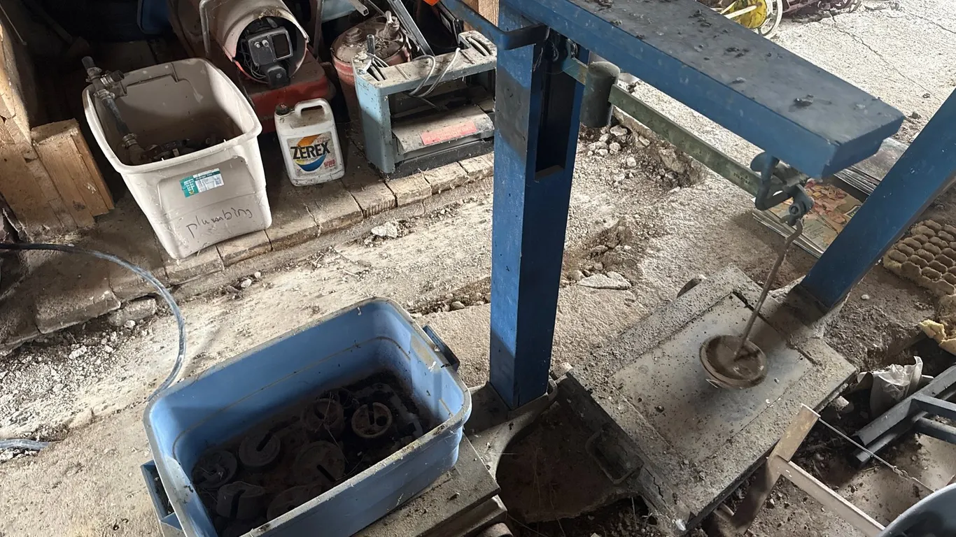 Mechanical Beam Platform Scale with Slotted Weights