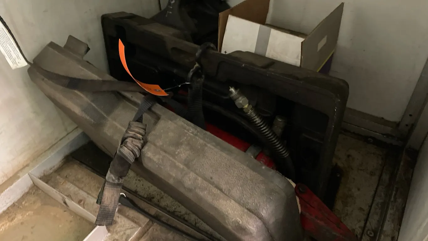 Hydraulic Body Repair Kit, Synthetic Motor Oil, and Fluid Container