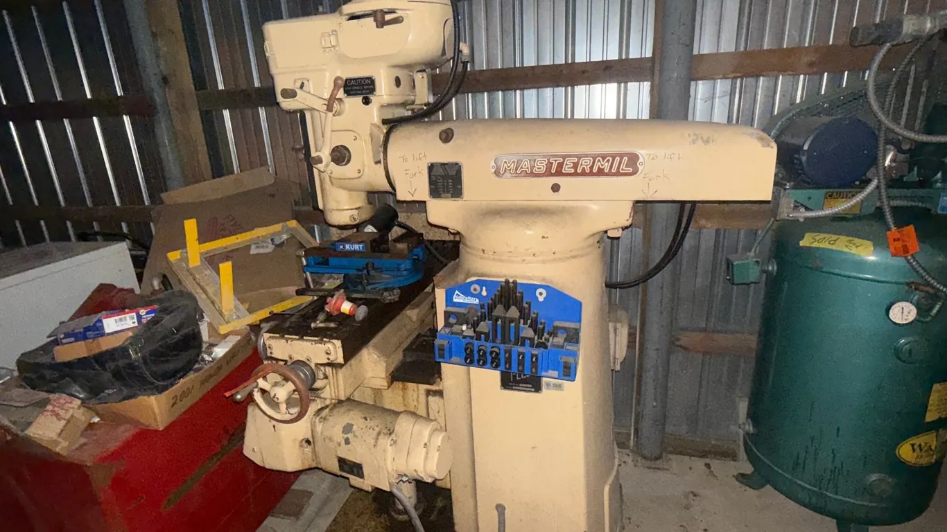 (1) Mastermil Vertical Milling Machine