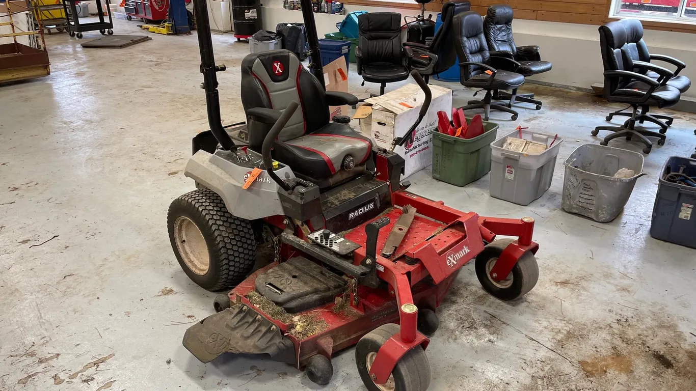 Exmark Radius E-Series Zero Turn Riding Lawn Mower with 60" Deck