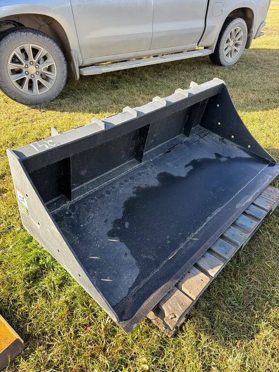 64” skid steer bucket (GST 5% charged)