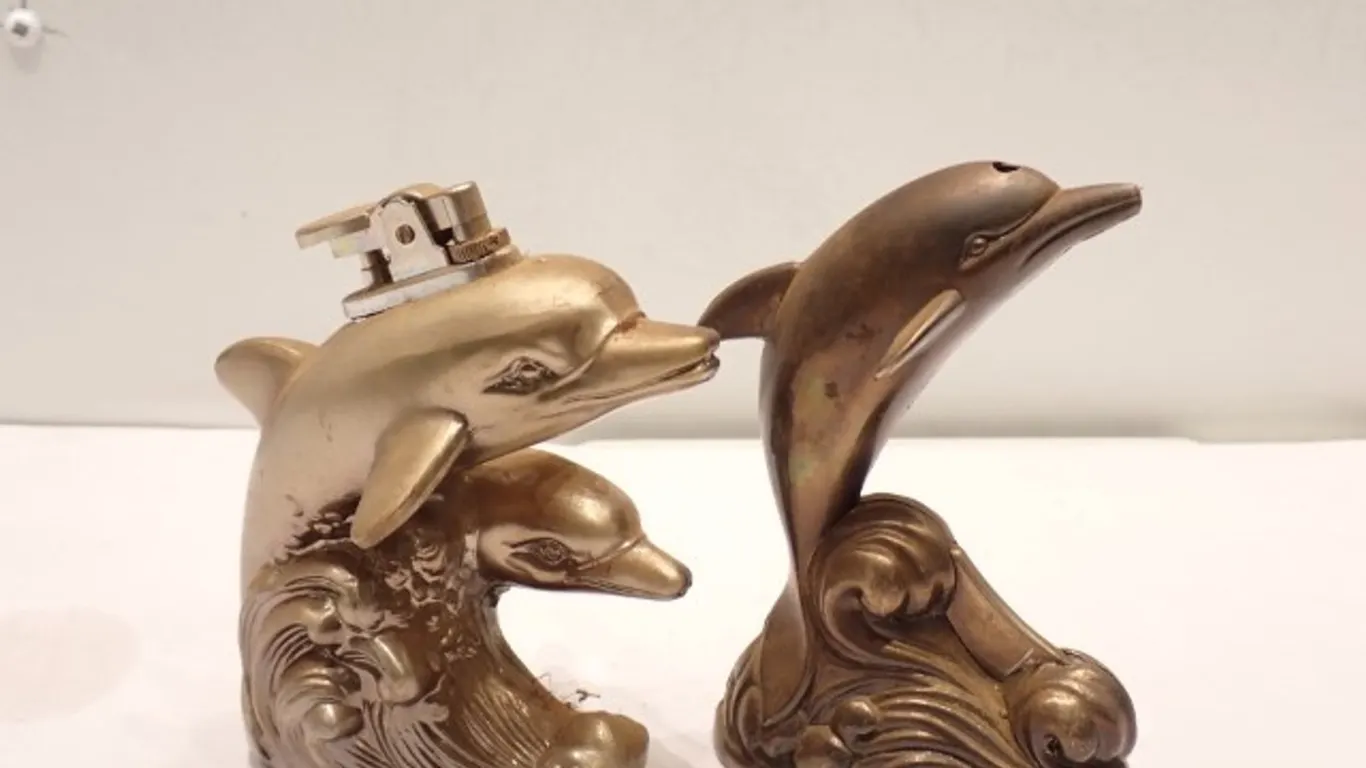 Dolphin lighters