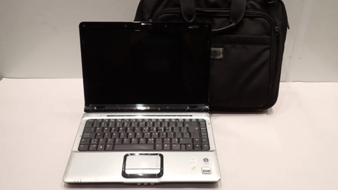 HP Pavilion Entertainment Notebook Laptop with Bag