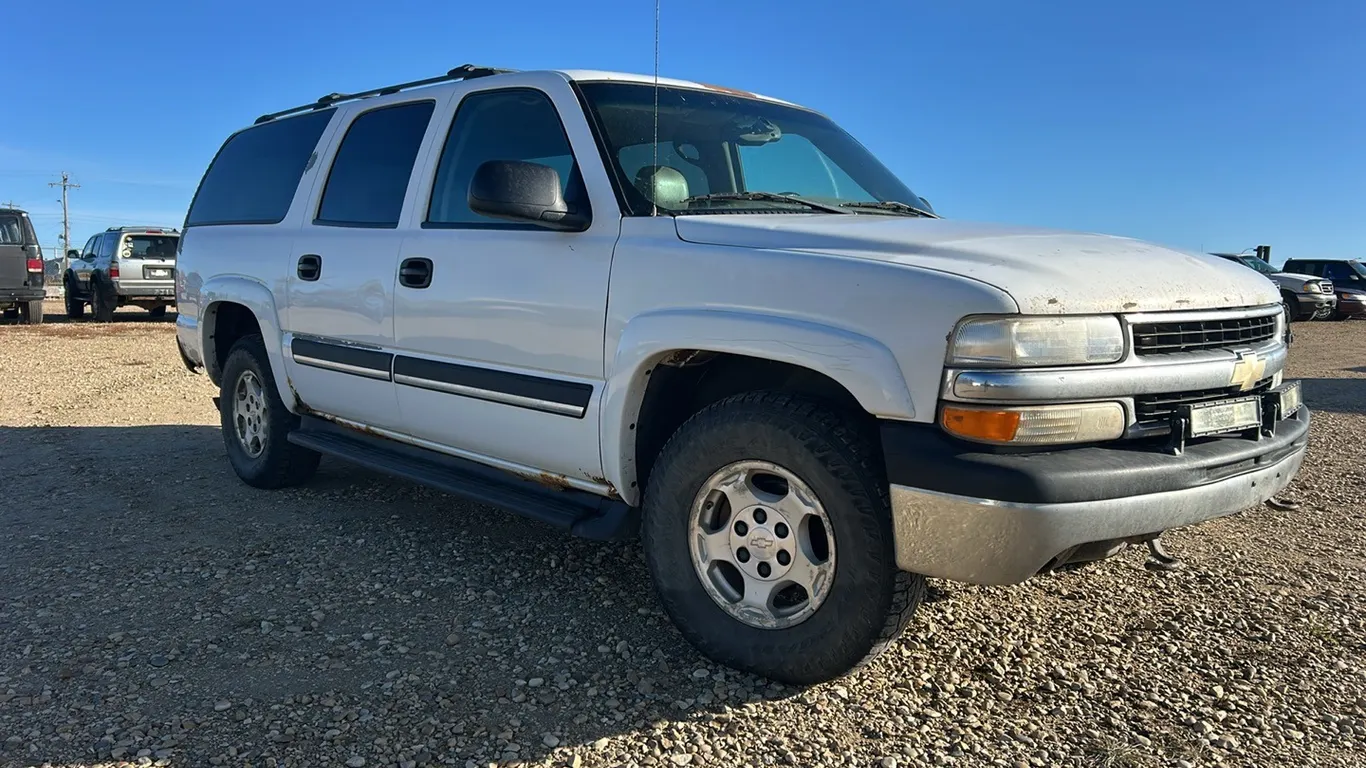 2005 Suburban K1500 Stationwagon SUV, 5.3L, 4wd, 370,739km, White, VIN 3GNFK16TX5G195434 (P10-R2-S1591)