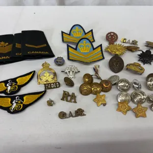 Canadian Military Badges, Buttons, Patches & Shoulder Titles Lot