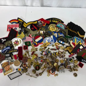 Massive 150+ Military Badges, Patches, Shoulder Titles & DUI Pins – World Armies Lot