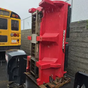 (#1) Western Tornado Hopper Spreader