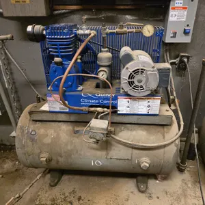 (#10) Quincy Climate Control Air Compressor