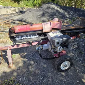 (#13) 32-Ton Towable Log Splitter