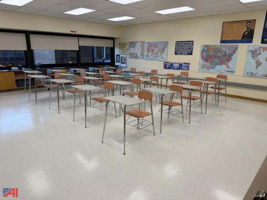 (50) School Desks