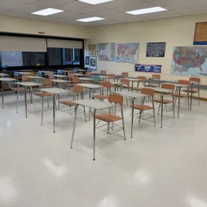 (50) School Desks