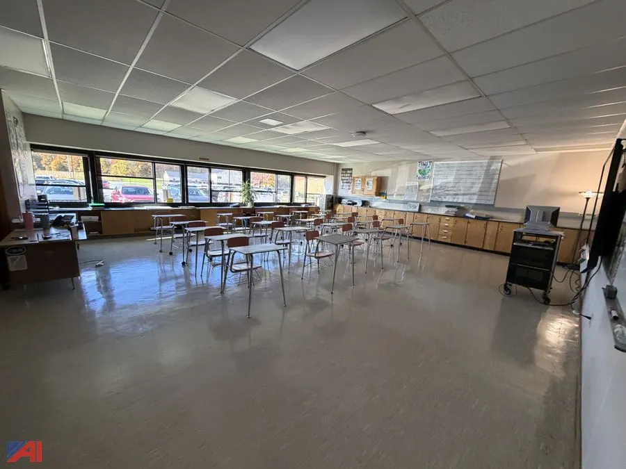 (50) School Desks