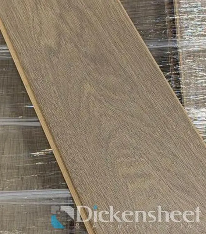 290.16 SQ FT. OF MOHAWK LAMINATE PLANK FLOORING- COLOR OAK 0995