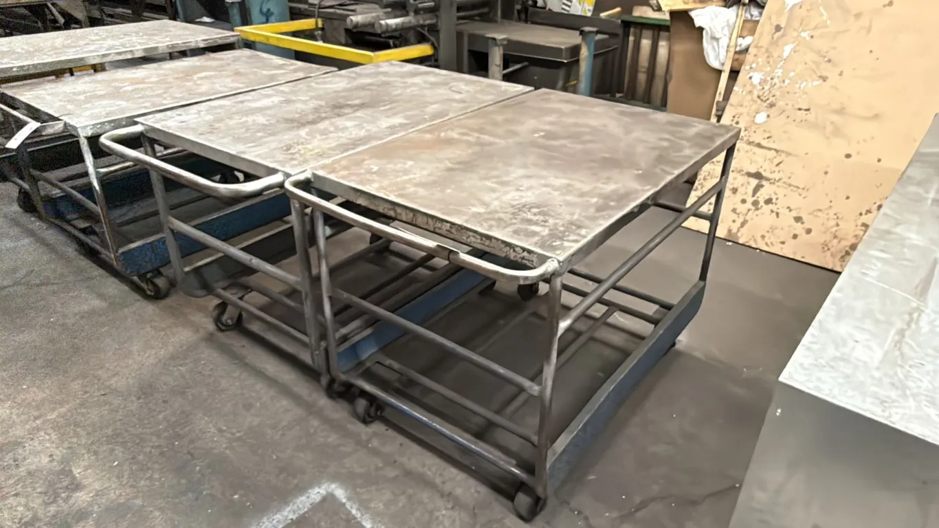 2 METAL MOBILE SHOP CARTS
