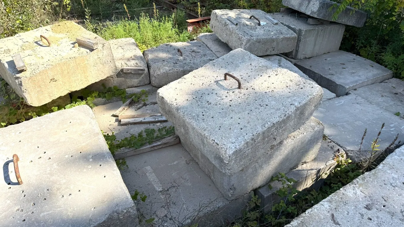(10) Weighted Cement Blocks