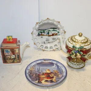 Christmas Teapots & Plates