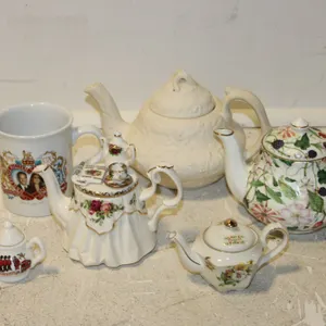 Porcelain Teapots & Mug