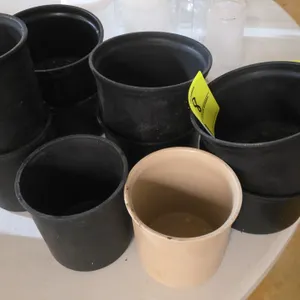 Quantity of (10) assorted Cambro and Carlisle salad dressing containers