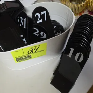 Quantity: Metal basket with poly table numbers