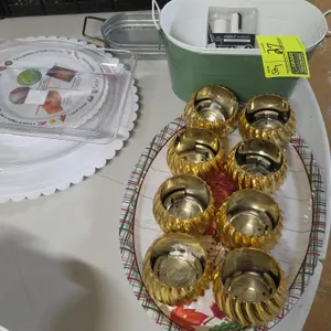 Quantity of assorted Poly trays,metal containers