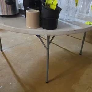 Round poly folding table 60",no contents