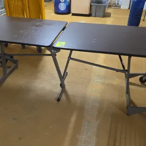 Mobile folding table 8'