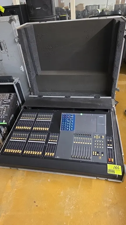 Yamaha M7CL-32 digital mixing console. Features 32 mono mic/line inputs, 4 stereo inputs, 16 mix buses, 8 matrix outputs, Centralogic touchscreen inte