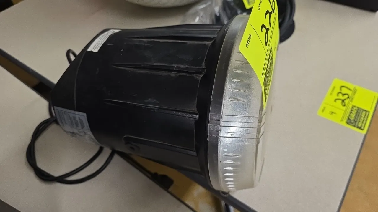 2007 Chauvet ST-2000S Techno Strobe 2000S strobe light. Features sound-active and manual operation modes, adjustable flash speed control, and link jac