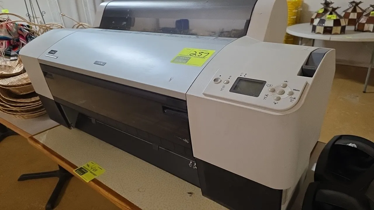 Epson Stylus Pro 7800 wide-format inkjet printer. Features Epson UltraChrome K3 ink system, digital control panel with LCD screen, and roll media feed