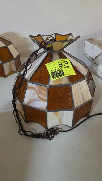A Vintage Tiffany-Style Slag Glass Pendant Hanging Lamp. (1970s) A decorative hanging pendant light featuring caramel and cream marbled slag glass pan