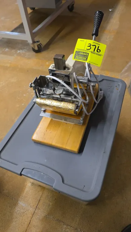 SLE M-800A manual hot foil marking machine. Features thermostatic temperature control, manual lever operation, integrated temperature gauge, and foil