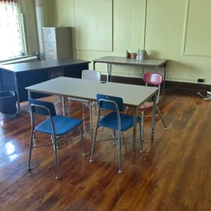Room(34) (4) Chairs and (3) Tables