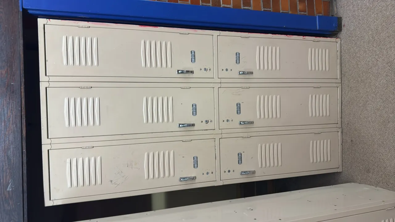 156-160 Metal Lockers