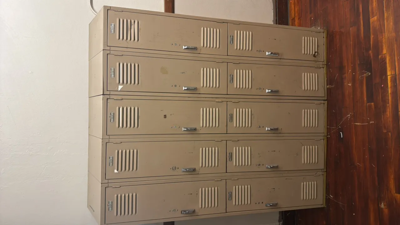 104-113 Metal Locker