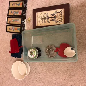 Miscellaneous decor
