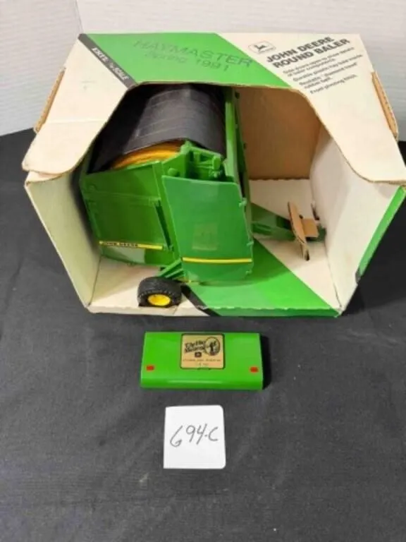 John Deere 1/16th Round Baler